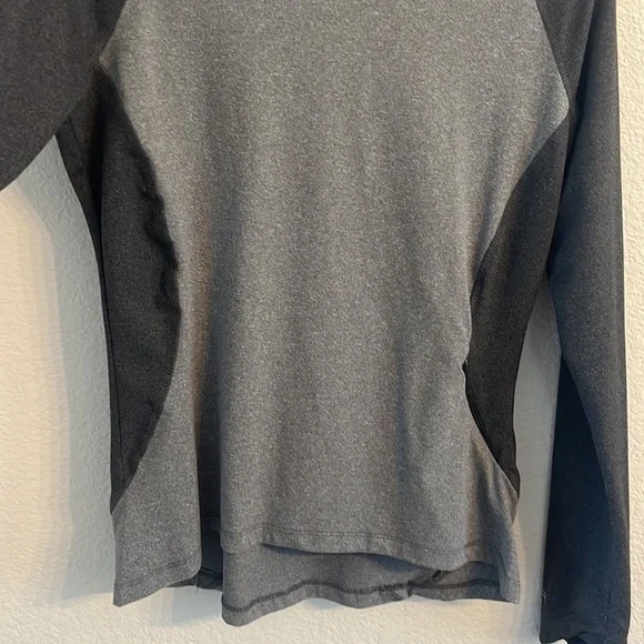 Spyder Active Long Sleeve Top Athletic Gray size Medium - Picture 6 of 12